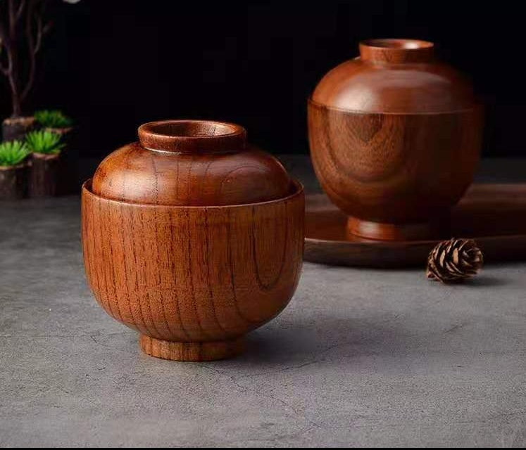 Bol en bois naturel avec couvercle